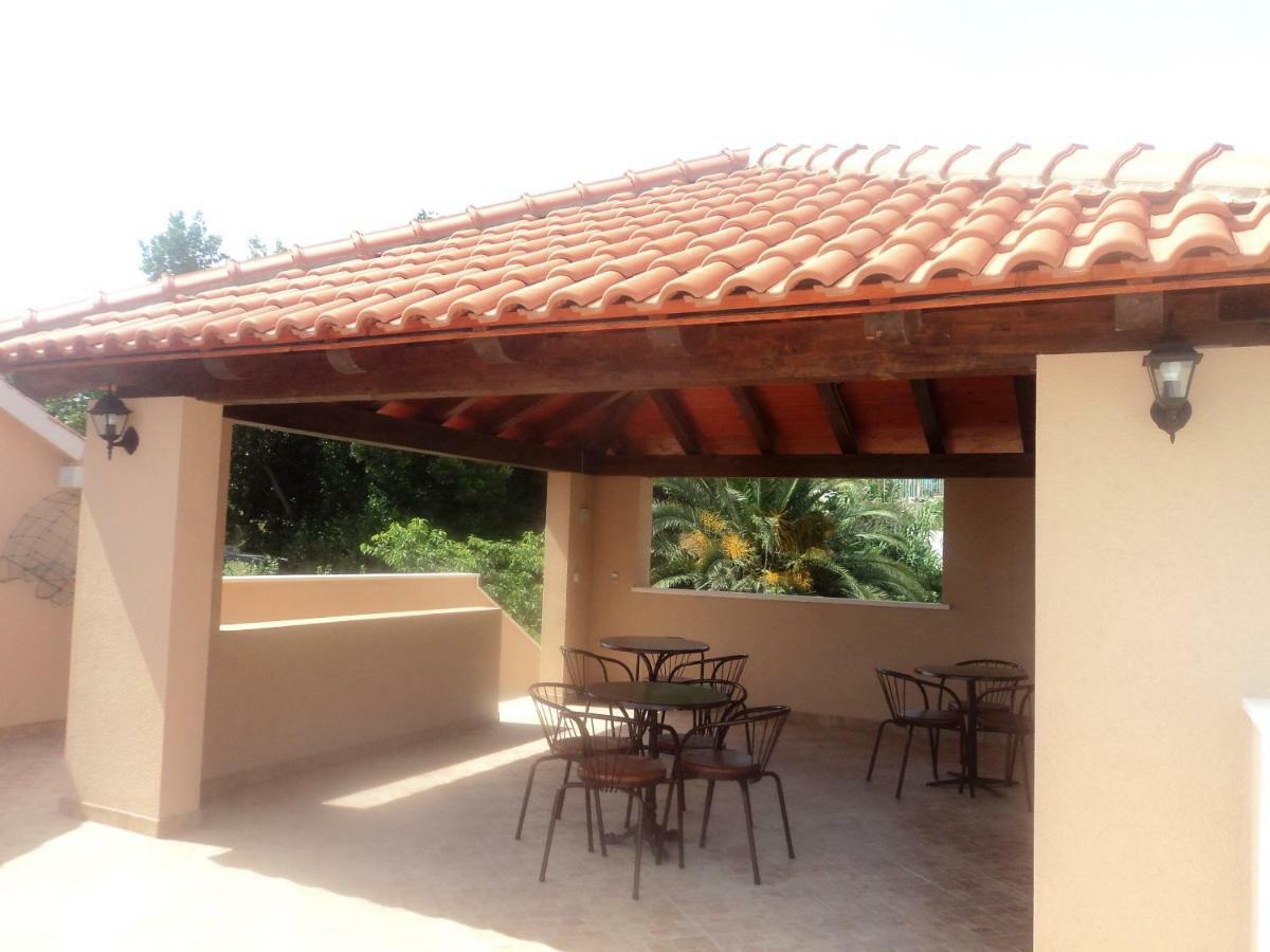Apartments Karoma Mlini Exterior photo